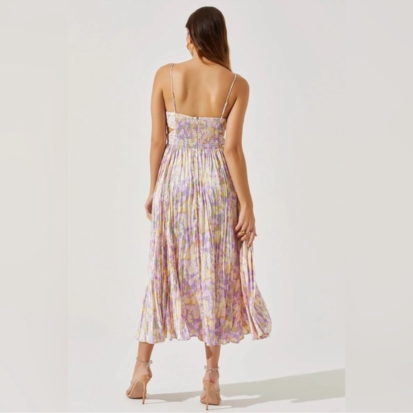 Astr White Ruched Tiered Midi Dress Large - Picture 2 of 8